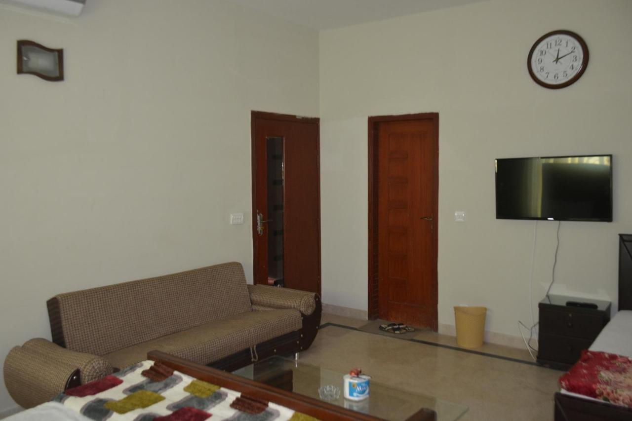 The Travelers Den Hotel Islamabad Exterior photo