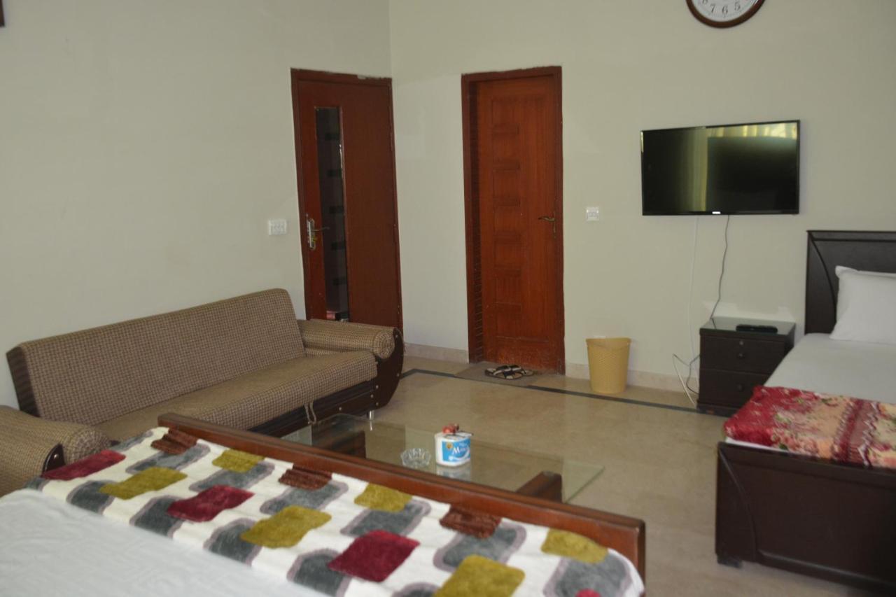 The Travelers Den Hotel Islamabad Exterior photo