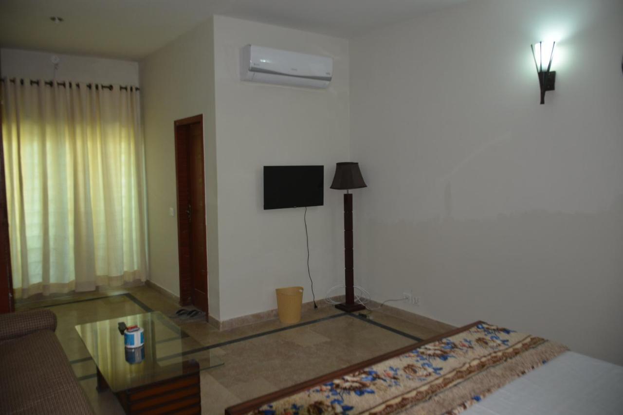 The Travelers Den Hotel Islamabad Exterior photo