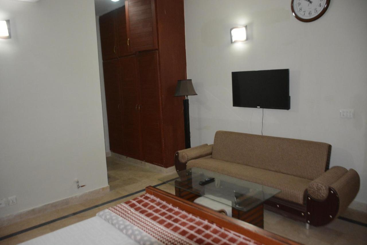 The Travelers Den Hotel Islamabad Exterior photo