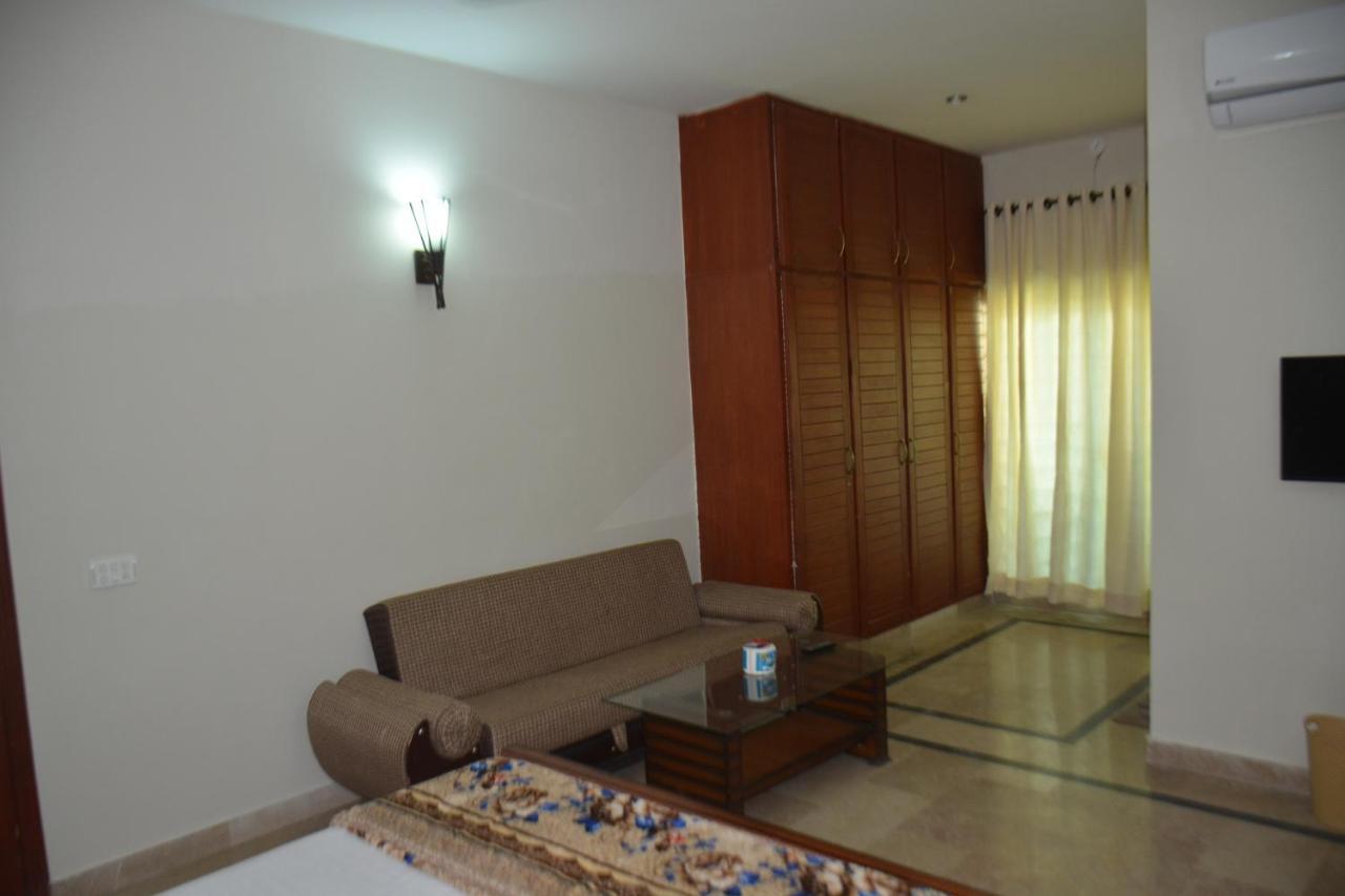 The Travelers Den Hotel Islamabad Exterior photo